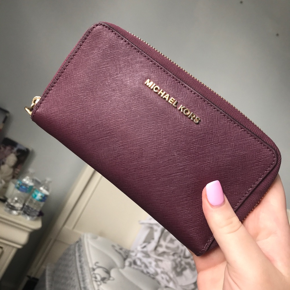MICHAEL KORS PLUM WALLET